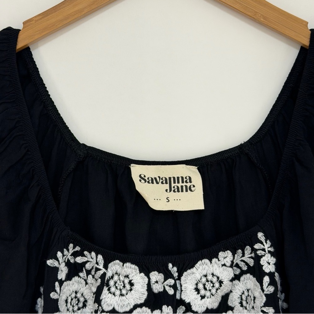 Savanna Jane Women's Embroidered Floral Boho Top Black/White Size Small - Picture 3 of 9